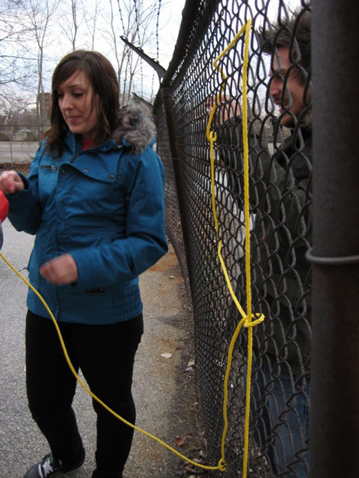 Justin tries to help Michelle and Danielle with the rope